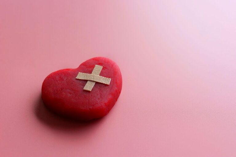 Cuore con il cerotto - le 5 ferite