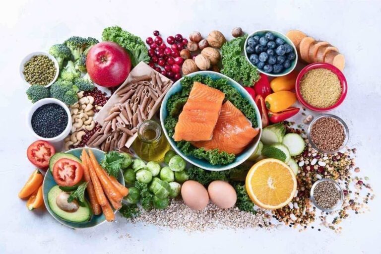 Alimenti vegetali, uova e salmone: antiossidanti naturali