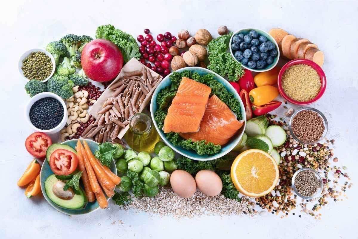 Alimenti vegetali, uova e salmone: antiossidanti naturali
